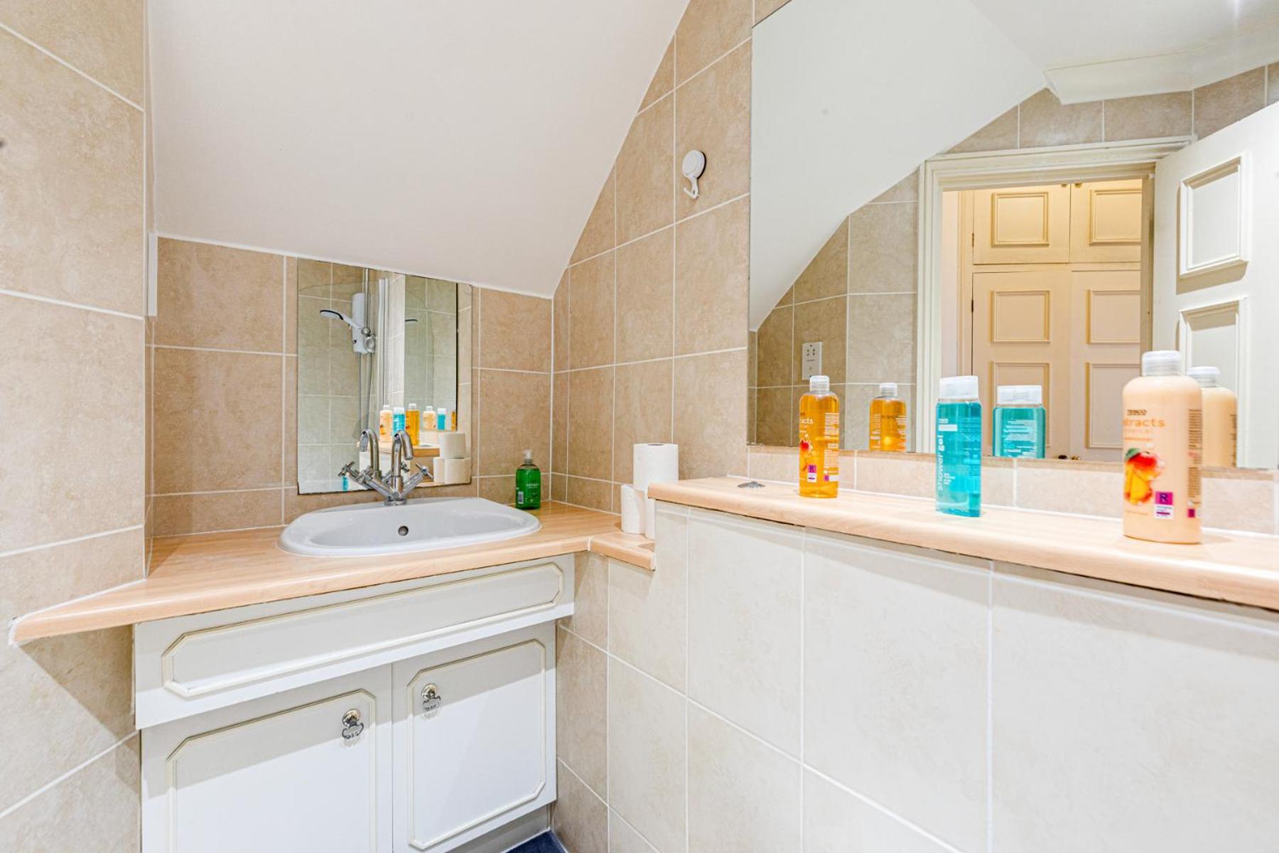 לונדון Luxstay2 Earls Court Apartment - Sleeps Up To 8 מראה חיצוני תמונה