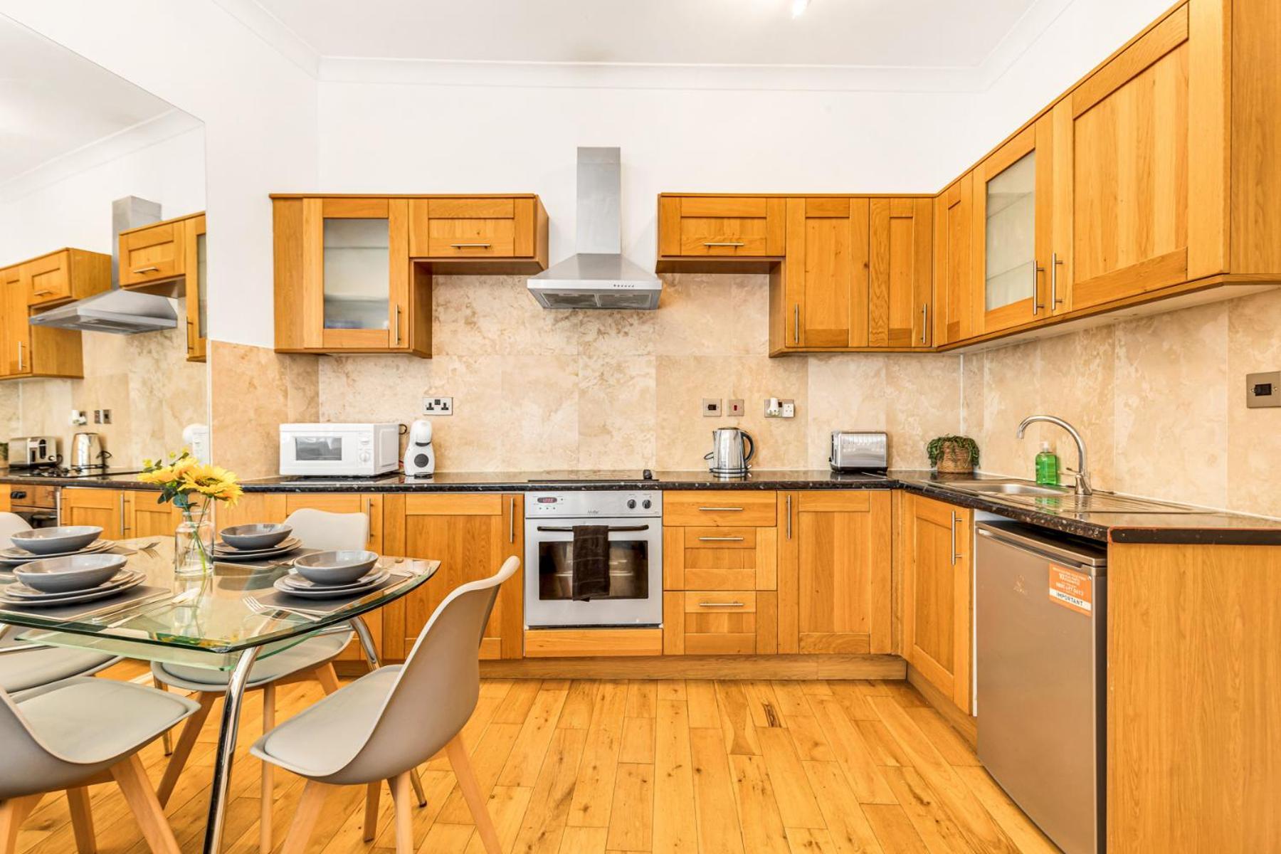 לונדון Luxstay2 Earls Court Apartment - Sleeps Up To 8 מראה חיצוני תמונה