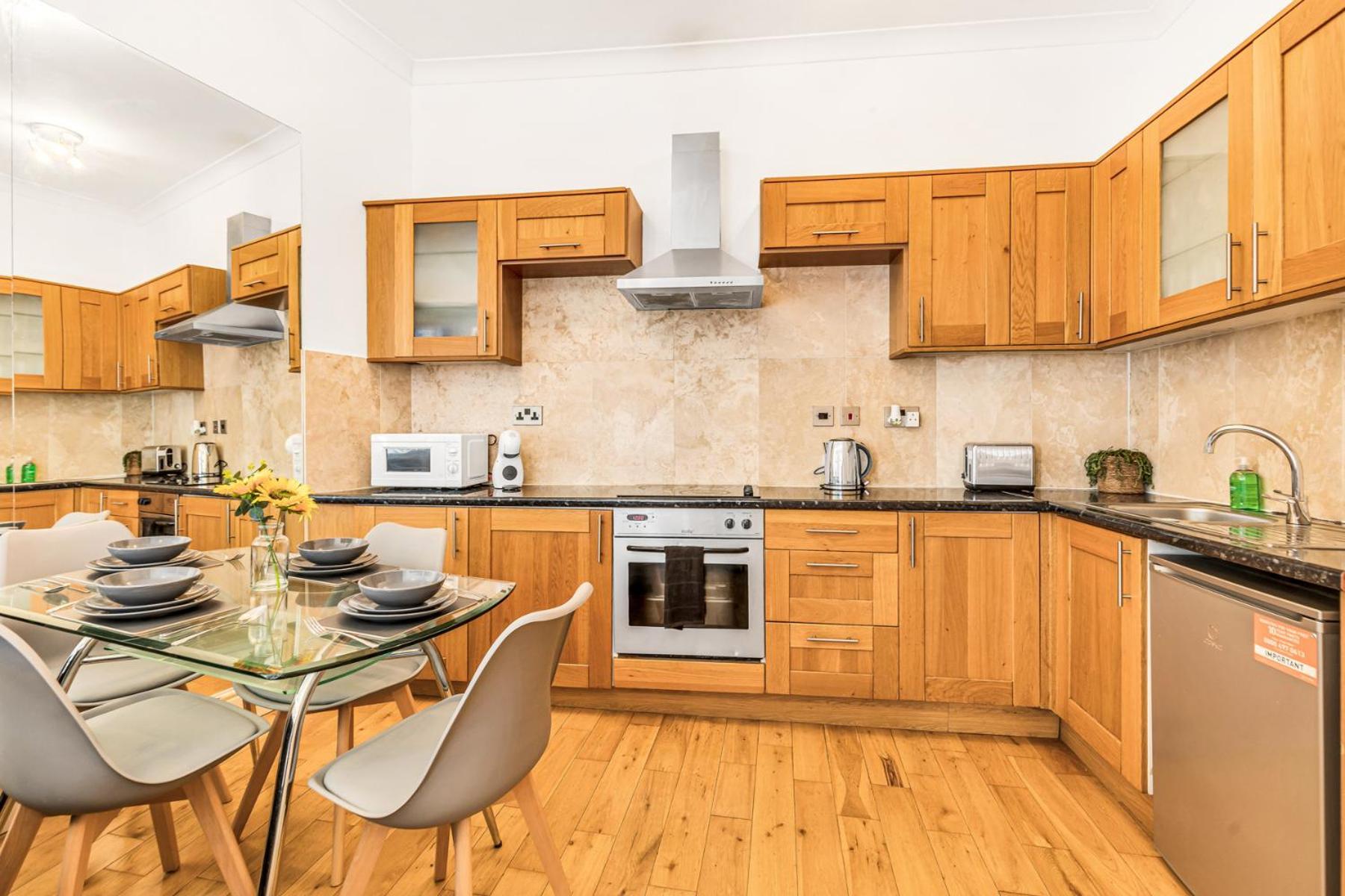 לונדון Luxstay2 Earls Court Apartment - Sleeps Up To 8 מראה חיצוני תמונה
