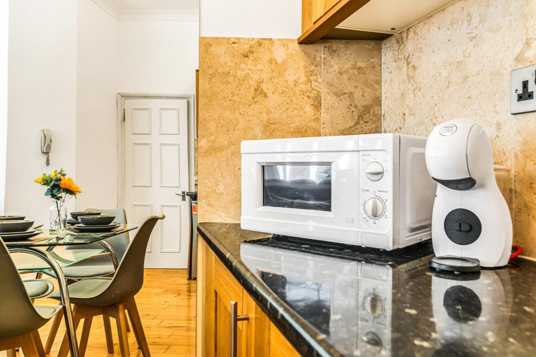 לונדון Luxstay2 Earls Court Apartment - Sleeps Up To 8 מראה חיצוני תמונה